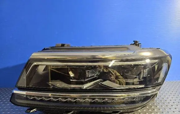 Volkswagen Tiguan Headlight/headlamp 5NB941081A