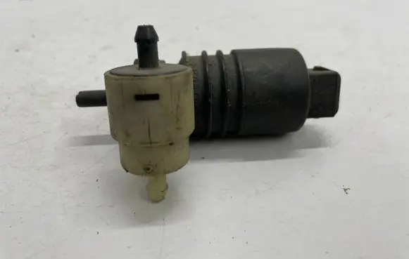 Opel Astra J Windscreen/windshield washer pump