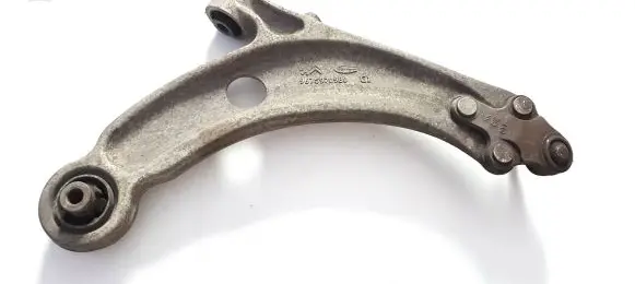 Peugeot 308 Front lower control arm/wishbone 9675970980