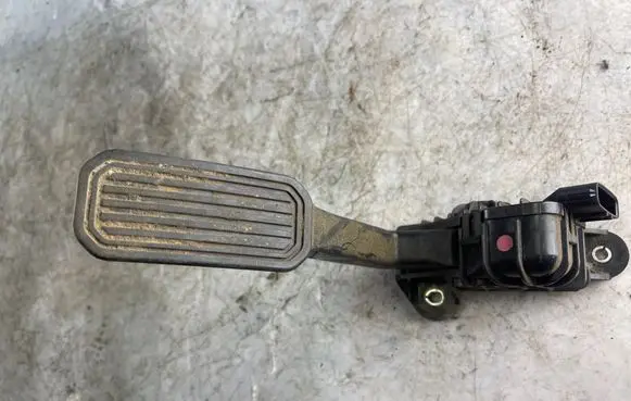 Toyota Land Cruiser (J120) Accelerator throttle pedal 7812060350 1988003020