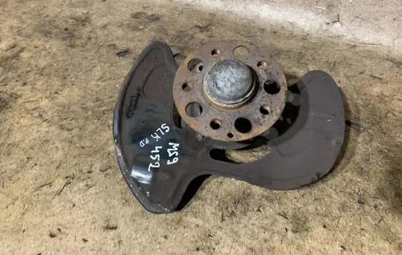 Mercedes-Benz SLK R172 Front wheel hub A2044202644