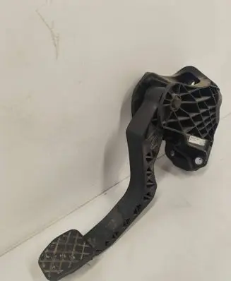 Volkswagen PASSAT B6 Clutch pedal 1K0721796E