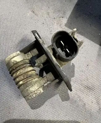 Coolant fan relay