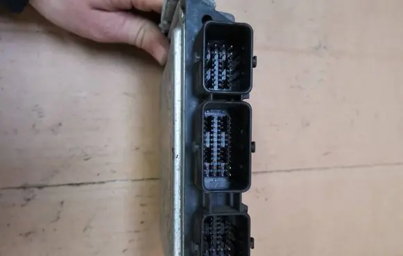 Ford Focus Engine control unit/module 6M5112A650NC 0281011701