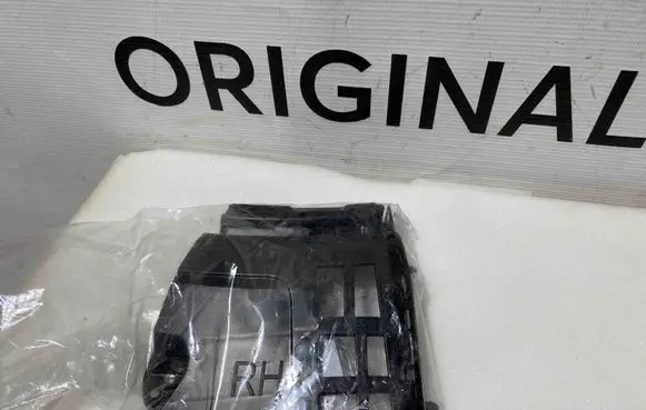 Volvo XC40 Front bumper mounting bracket 32341535