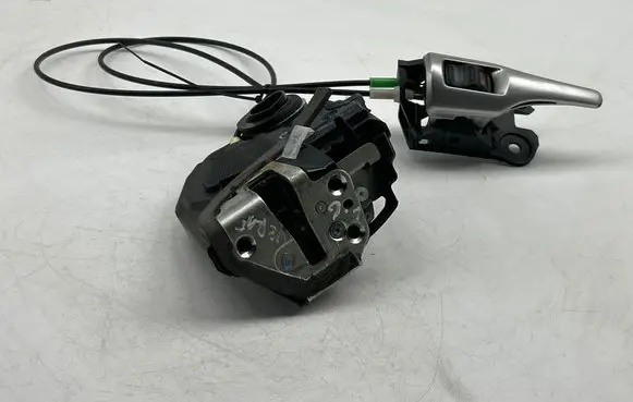 Toyota Verso Rear door lock