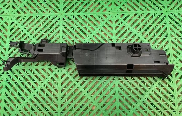 BMW 7 G70 Radiator trim 7925829 1711