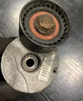 BMW 1 E82 E88 Alternator belt tensioner 