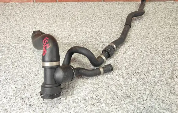 BMW 5 E60 E61 Engine coolant pipe/hose 7565815
