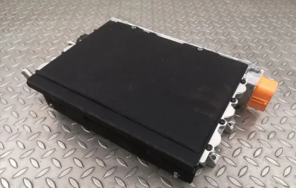 Voltage converter inverter