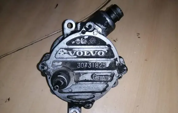 Volvo V70 Vacuum pump 30731825