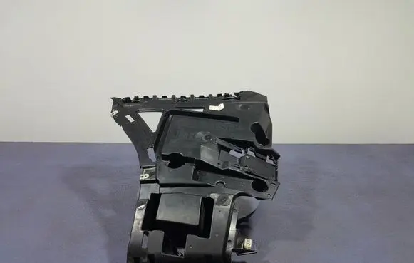 BMW X3 E83 Front bodywork piece 8081885