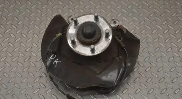 Ford Mustang VI Front wheel hub FR808108A