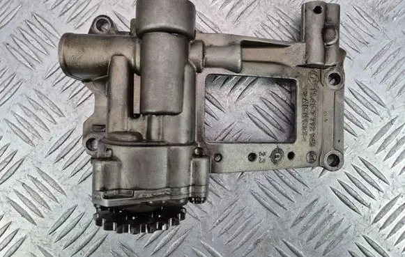 BMW X5 E70 Oil pump 7792945