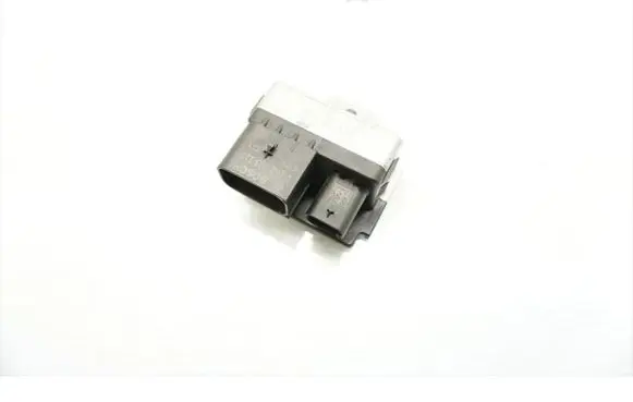 BMW 1 F20 F21 Glow plug pre-heat relay 8514120 0281003115