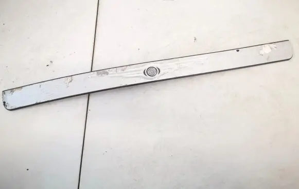 Chrysler 300 - 300C Front sill trim cover