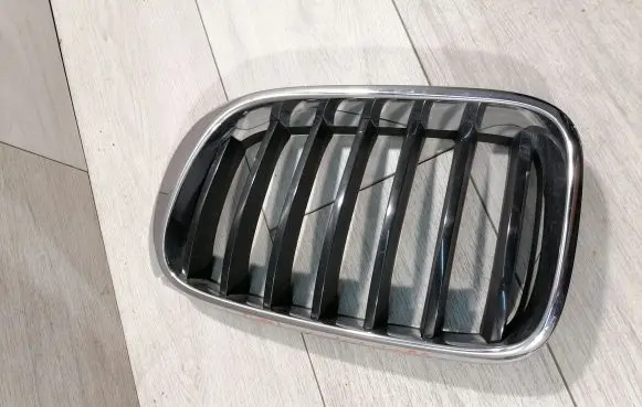 BMW X3 F25 Front bumper upper radiator grill 7338571