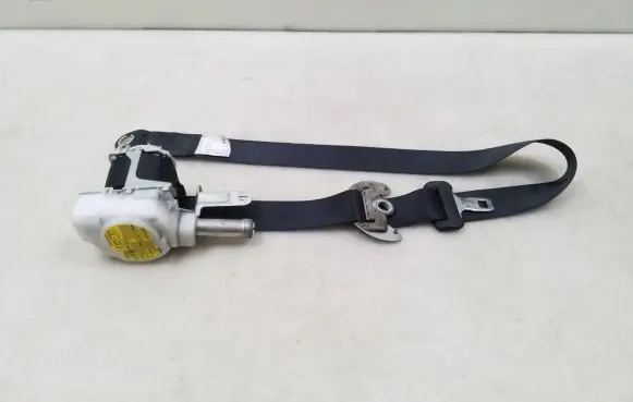 Toyota Auris E180 Front seatbelt 7P1770P