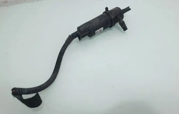 Opel Zafira B Headlight washer pump 90508709
