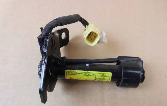 Hyundai Tucson TL Bonnet Pedestrian Airbag Actuator 79150D7000