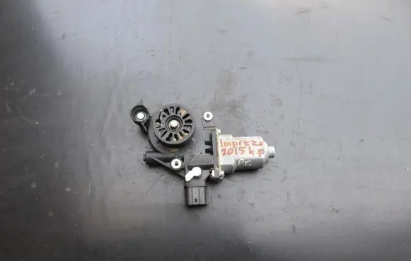 Subaru Impreza IV Front door window regulator motor 502170