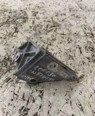 Infiniti QX60 L50 Gearbox mounting bracket