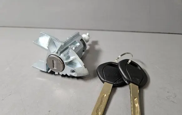 BMW X5 E53 Front door lock (next to the handle) 7035421 51217035421