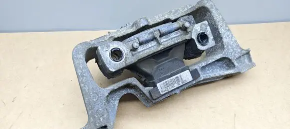 Mercedes-Benz A W176 Engine mount bracket A2462402617