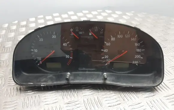Volkswagen PASSAT B5 Speedometer (instrument cluster) 3B0919881N