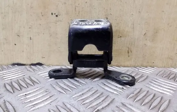 Honda CR-V Rear door lower hinge