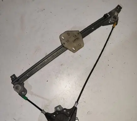 Rear door manual window regulator