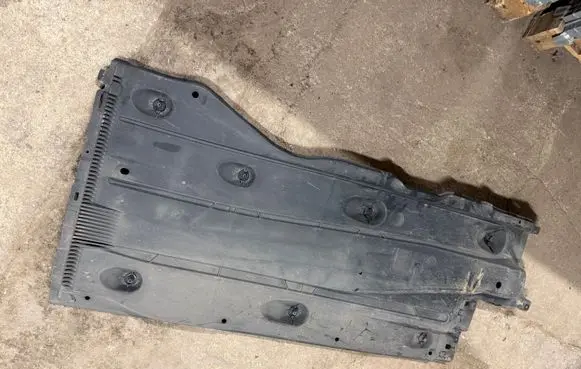 Seat Leon (5F) Engine splash shield/under tray 5Q0825201AE