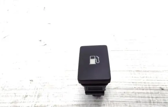 Lexus CT 200H Fuel tank opening switch 15A925