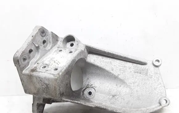 Volvo V40 Gearbox mounting bracket 31370633