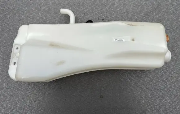 Mitsubishi Pajero Windshield washer fluid reservoir/tank MB683930