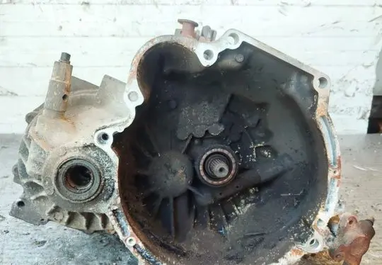 Hyundai Accent Manual 5 speed gearbox HS2073
