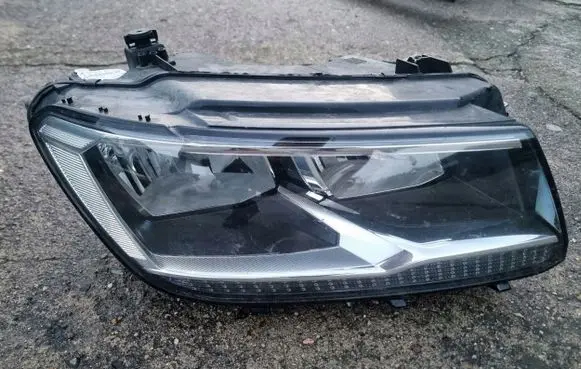 Volkswagen Tiguan Headlight/headlamp