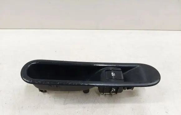 Renault Espace - Grand espace IV Electric window control switch 31144M