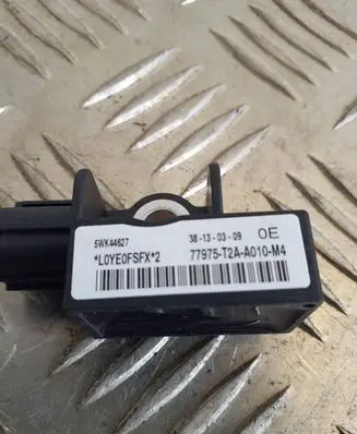 Honda CR-V Airbag deployment crash/impact sensor 77975T2AA010M4 5WK44627