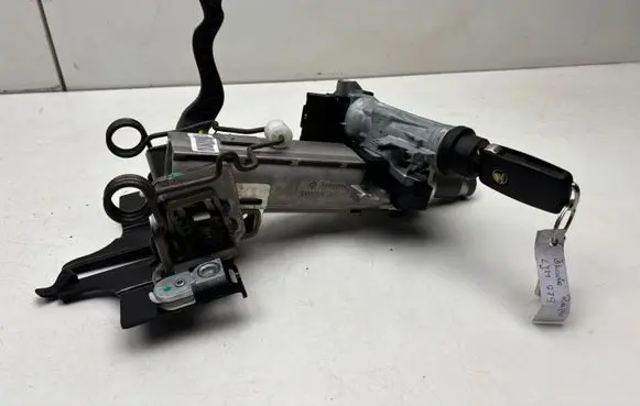 Skoda Rapid (NH) Ignition lock 6RA905865 3T0837202L 1K0905851