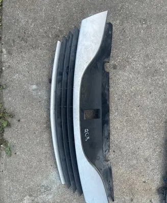Renault Laguna II Front grill 8200012581