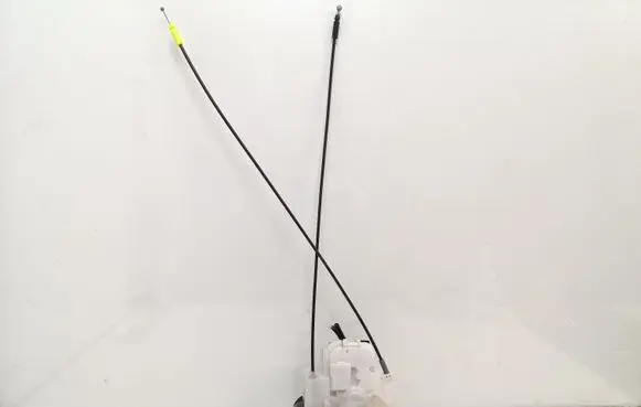 Subaru Impreza III Front door lock 8D12