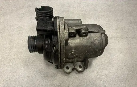 BMW 1 E81 E87 Water pump 11517632426