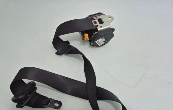 Mercedes-Benz B W245 Rear seatbelt 603332400