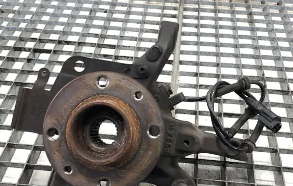 Renault Captur Front wheel hub spindle knuckle 