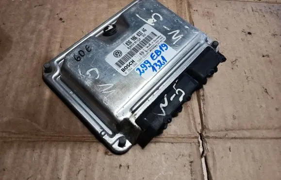 Volkswagen Golf V Engine control unit/module 036906032AG 039S04563 0261208589