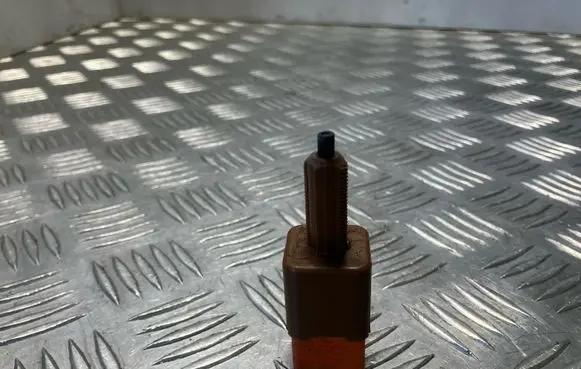 Nissan Juke I F15 Brake pedal sensor switch 