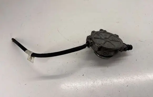 BMW X1 E84 Vacuum pump 7640279 11667640279