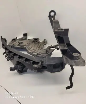 Audi A4 S4 B8 8K Headlight/headlamp mounting bracket 8K0805608C 2002838R
