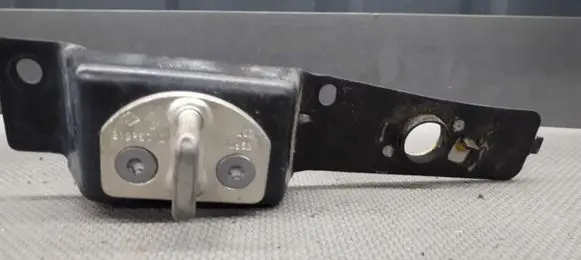 Renault Kangoo I Rear door lock loop/hook striker 497811